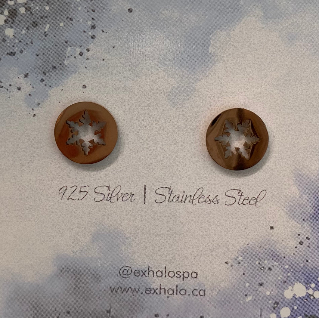 Cut-out Snowflake Stud Earrings